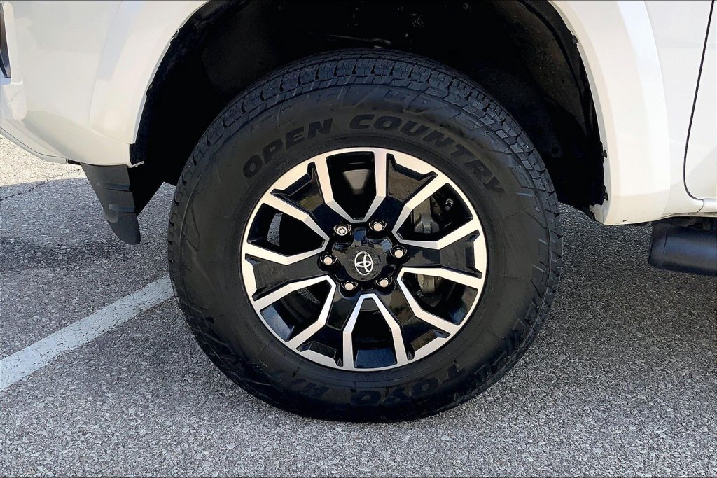 Used 2020 Toyota Tacoma TRD Sport w/ Exterior Package AWD/4WD image 8