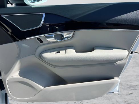 Used 2019 Volvo XC90 T5 Momentum w/ Protection Package Premier image 40