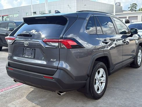 Used 2019 Toyota RAV4 XLE FWD image 3
