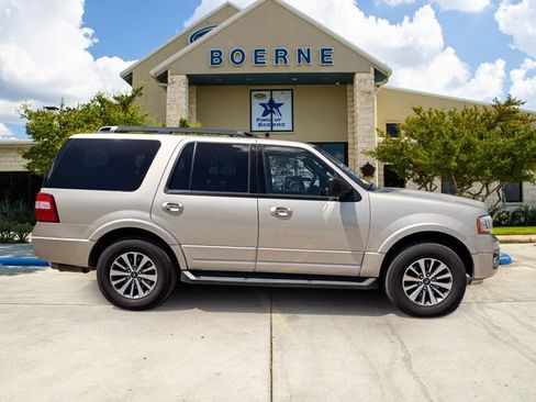 Used 2017 Ford Expedition XLT RWD image 6