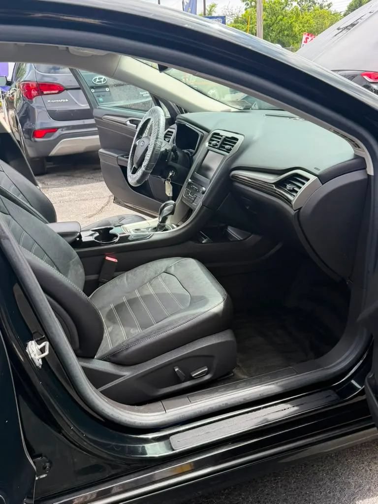 Used 2016 Ford Fusion SE w/ Equipment Group 202A FWD image 14
