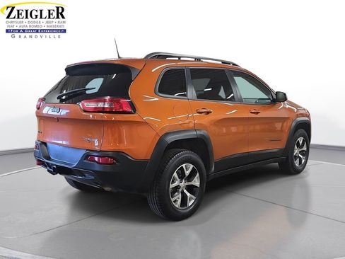 Used 2016 Jeep Cherokee Trailhawk w/ Cold Weather Group AWD/4WD image 5