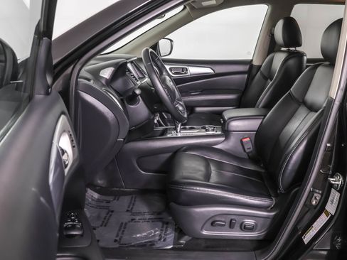 Used 2019 Nissan Pathfinder SL image 7