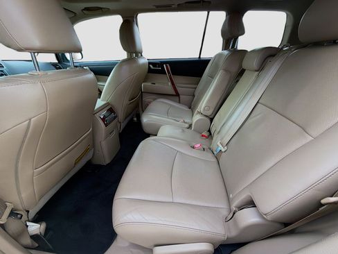 Used 2013 Toyota Highlander Limited image 22