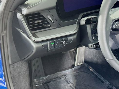 Used 2025 Porsche 911 Carrera image 11