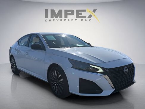 Used 2025 Nissan Altima 2.5 SV FWD image 7