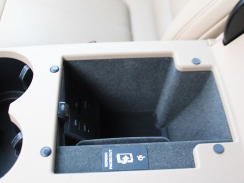 Certified 2025 Porsche Macan image 26