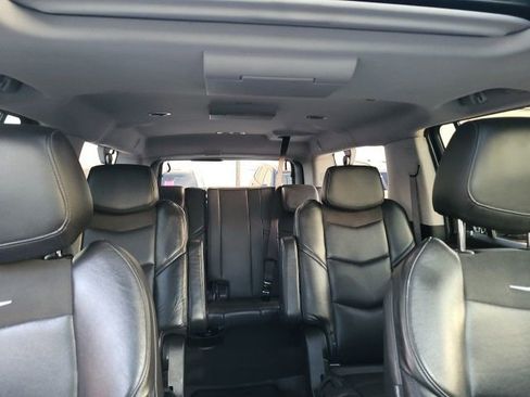 Used 2019 Cadillac Escalade ESV Premium Luxury image 9