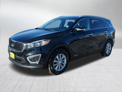 Used 2016 Kia Sorento LX w/ LX Convenience Package image 3