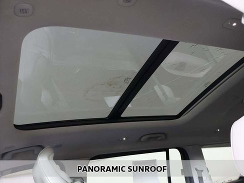 Used 2022 Jeep Grand Cherokee L Overland w/ Advanced Protech Group III image 4