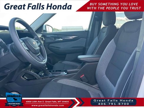 Used 2025 Chevrolet TrailBlazer LT AWD/4WD image 19