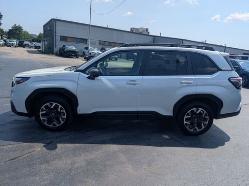 Used 2025 Subaru Forester Premium AWD/4WD image 3
