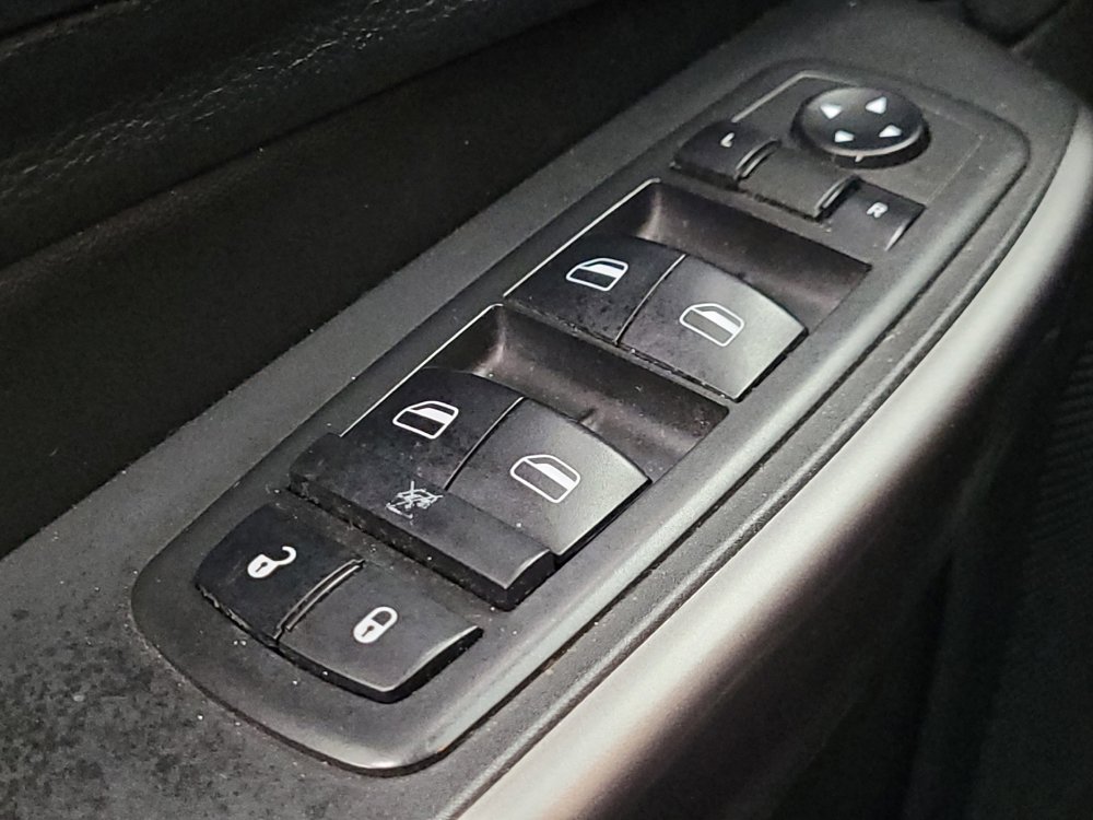 Used 2019 Jeep Cherokee Latitude w/ Popular Appearance Group FWD image 27