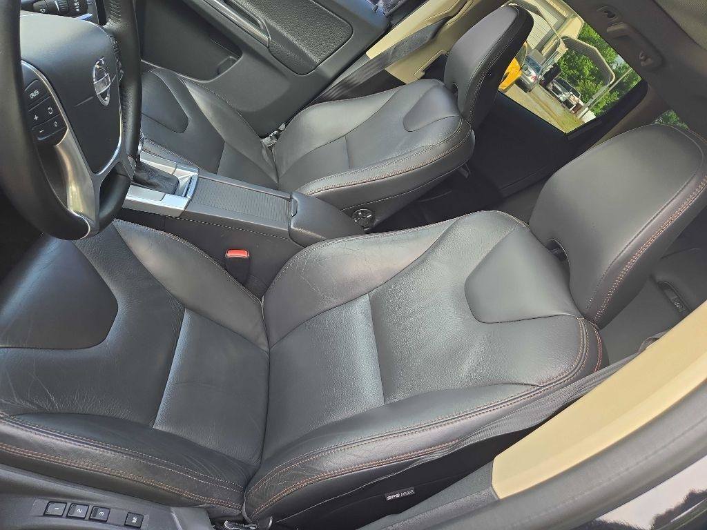 Used 2013 Volvo XC60 T6 AWD/4WD image 17