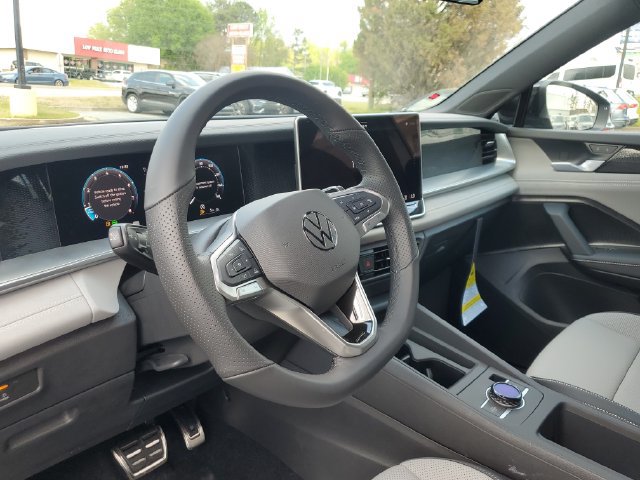 New 2026 Volkswagen Tiguan SE R-Line AWD/4WD image 18
