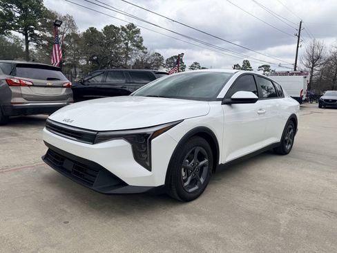 Used 2025 Kia K4 FWD image 2