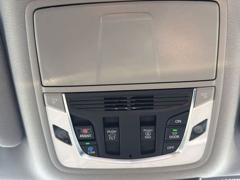 Used 2023 Acura MDX SH-AWD w/ Technology Package image 21