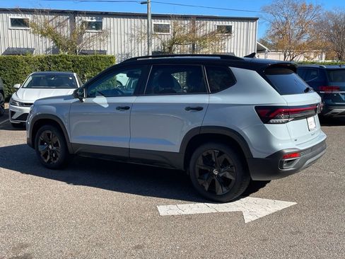 New 2026 Volkswagen Taos SE FWD image 19