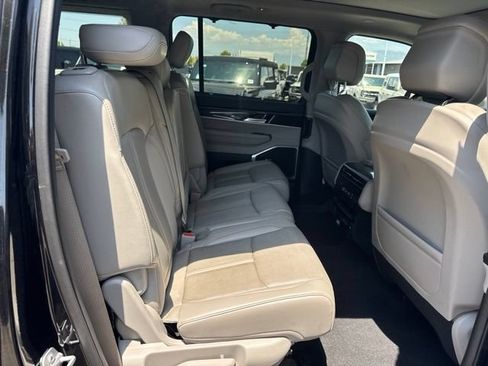 Used 2022 Jeep Wagoneer Series I w/ Convenience Group I AWD/4WD image 9