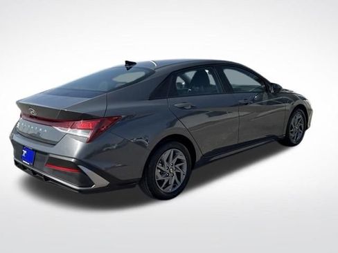 Certified 2024 Hyundai Elantra SEL image 6