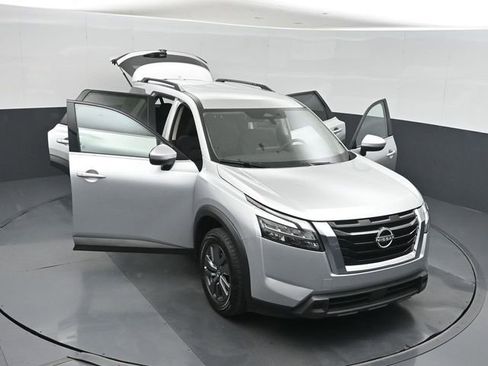 Used 2024 Nissan Pathfinder SV AWD/4WD image 53