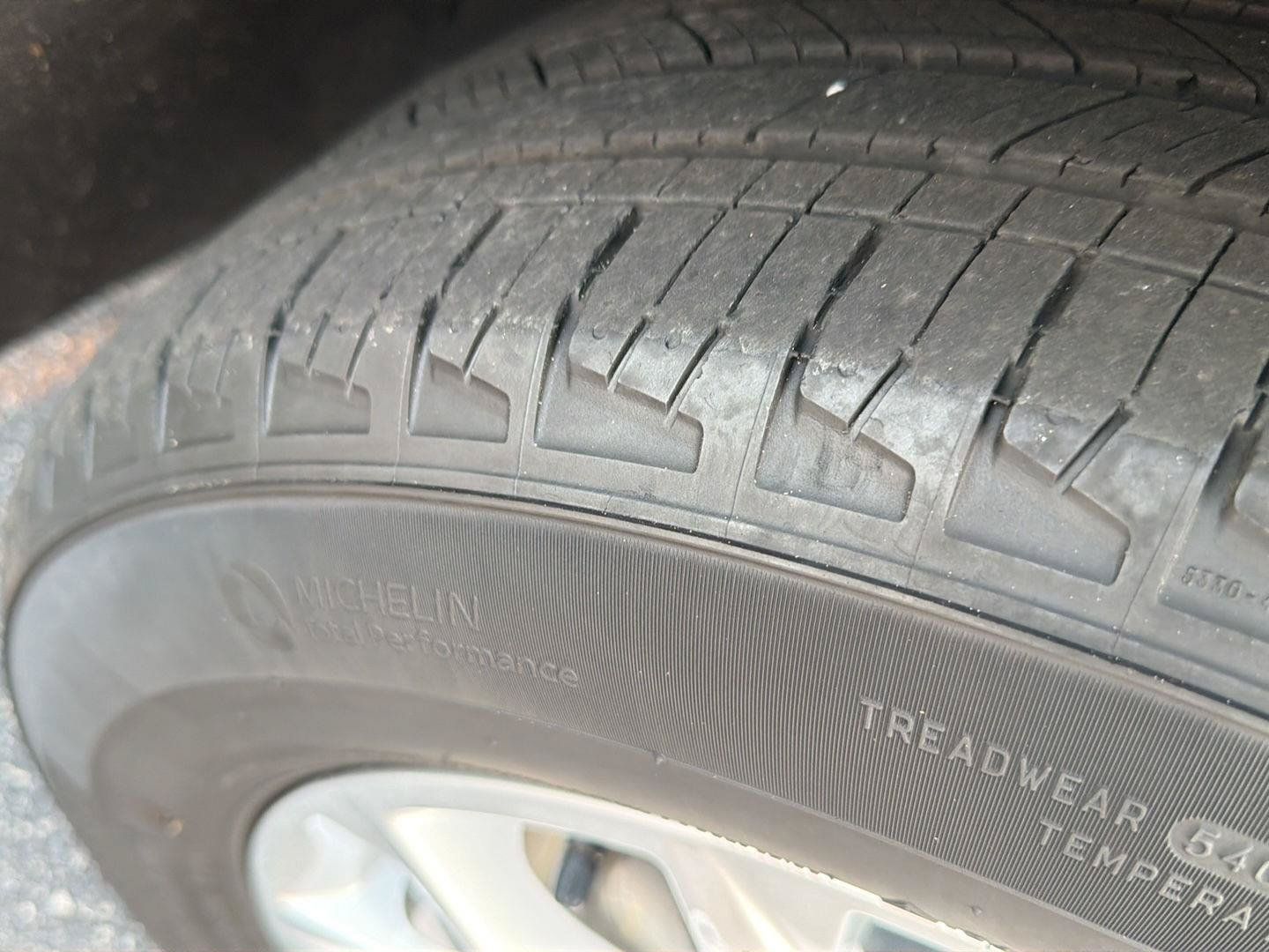 Used 2024 Chevrolet Equinox LT FWD image 38