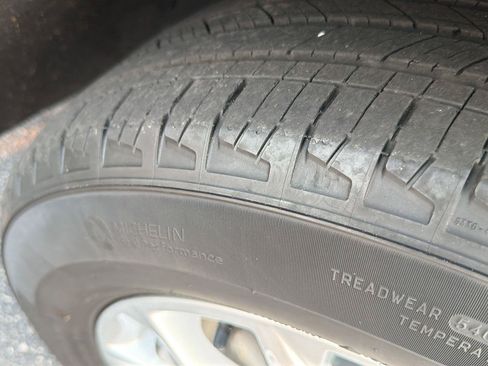 Used 2024 Chevrolet Equinox LT FWD image 38