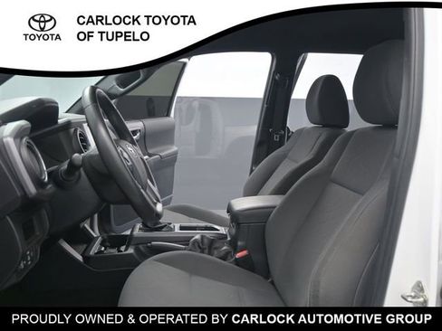 Used 2018 Toyota Tacoma TRD Off-Road AWD/4WD image 11