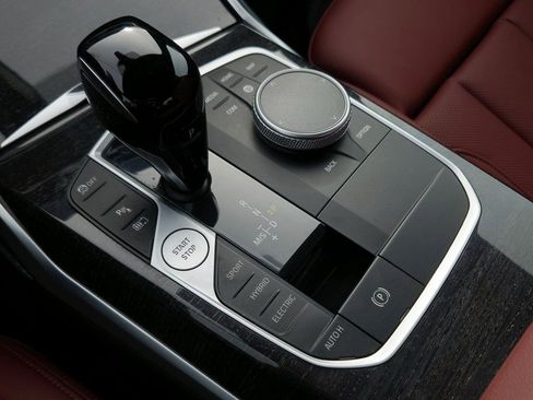 Used 2022 BMW 330e w/ Driving Assistance Package image 15