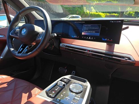 Used 2026 BMW iX xDrive60 w/ M Sport Package AWD/4WD image 12