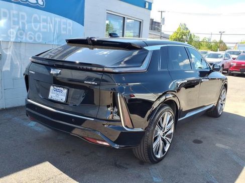 Used 2024 Cadillac Lyriq Luxury w/ LPO, Floor Liner Package AWD/4WD image 6