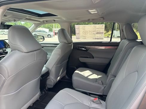 New 2026 Toyota Highlander Limited AWD/4WD image 18