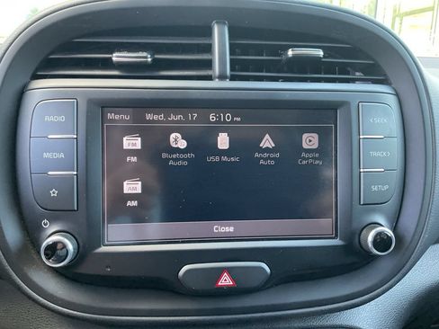 Used 2025 Kia Soul LX w/ LX Technology Package FWD image 22