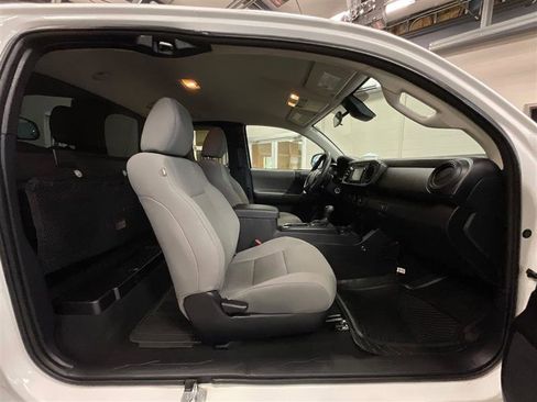 Used 2019 Toyota Tacoma SR image 19