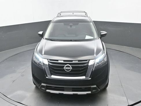 Used 2025 Nissan Pathfinder SL AWD/4WD image 31