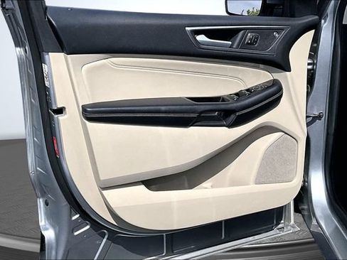 Used 2020 Ford Edge Titanium FWD image 19