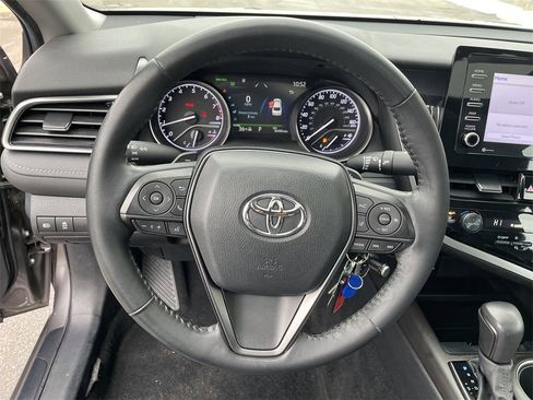 Used 2022 Toyota Camry SE w/ Cold Weather Package image 16