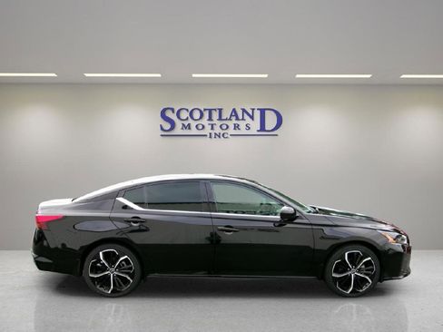 Used 2025 Nissan Altima 2.5 SR FWD image 5