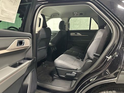 Used 2025 Ford Explorer Active image 39