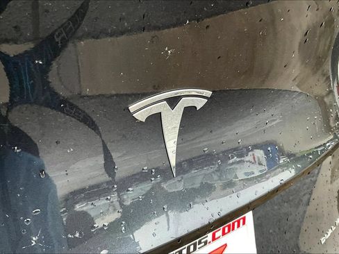 Used 2024 Tesla Model Y Long Range AWD/4WD image 23