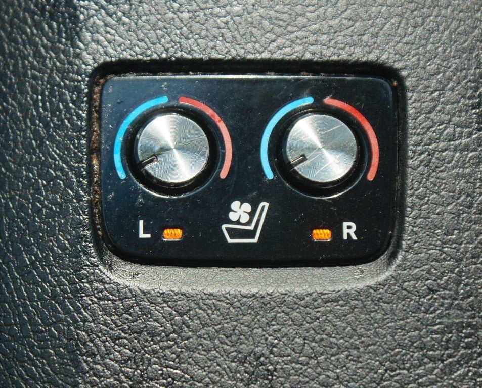 Used 2016 Toyota Avalon Limited FWD image 9