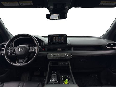 Used 2023 Honda Pilot TrailSport image 10