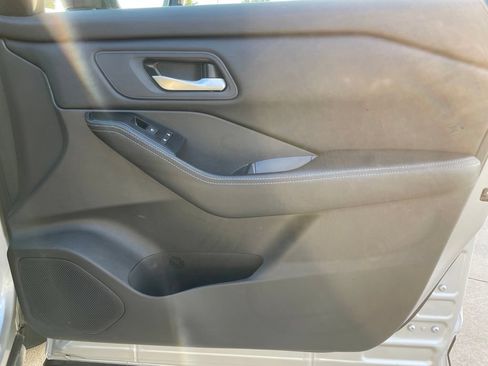 Used 2024 Nissan Rogue SV FWD image 30