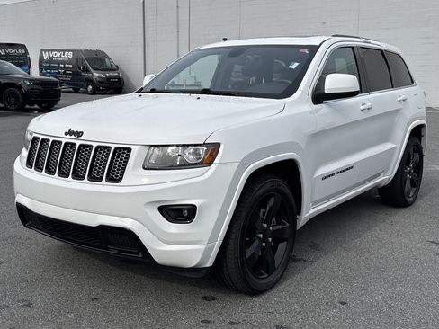 Used 2015 Jeep Grand Cherokee Altitude image 3