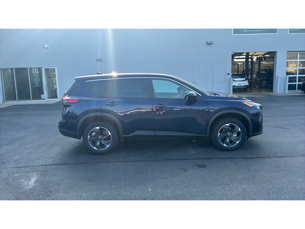 Used 2025 Nissan Rogue SV AWD/4WD image 7