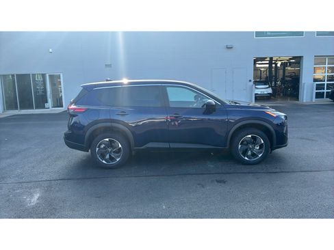 Used 2025 Nissan Rogue SV AWD/4WD image 7