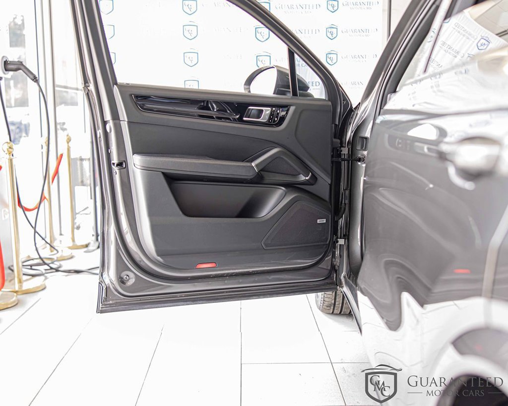 Used 2020 Porsche Cayenne E-Hybrid AWD/4WD image 36