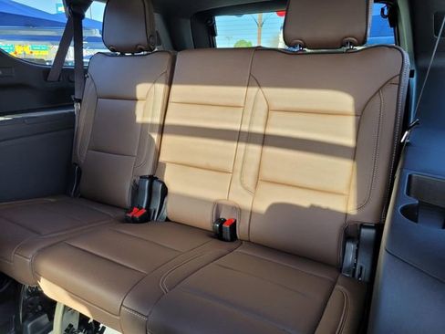 New 2026 Chevrolet Suburban High Country image 8