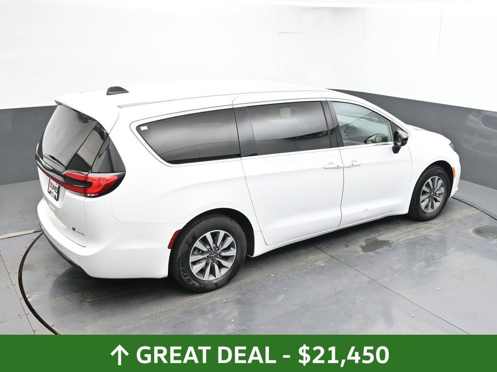 Used 2024 Chrysler Pacifica Limited FWD image 15