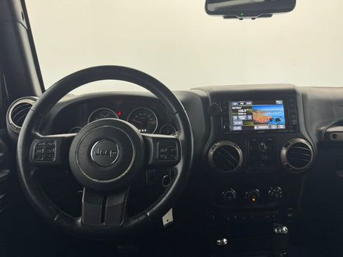 Used 2016 Jeep Wrangler Unlimited Sahara image 3